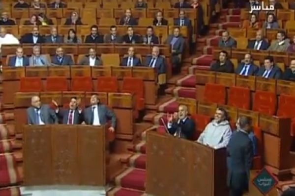 الوزير الشوباني: الوزراء ما كيتغيبوش (فيديو)