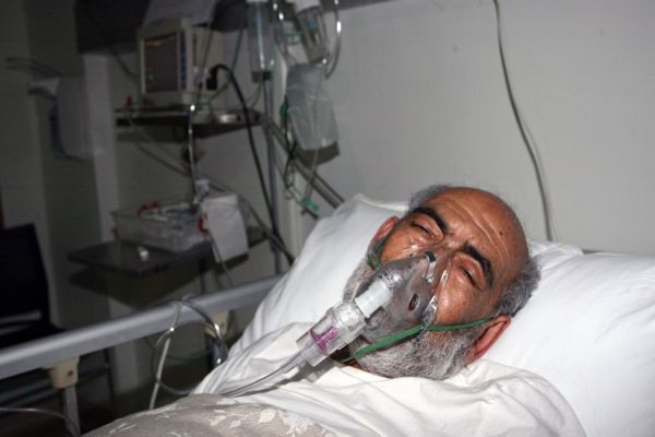 بعد ضيق تنفس.. محمد مجد في المستشفى (صور)