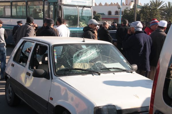 كسروا الواجهات الزجاجية لأكثر من 12 سيارة في منطقة ليساسفة.. غزوة المقرقربين!!