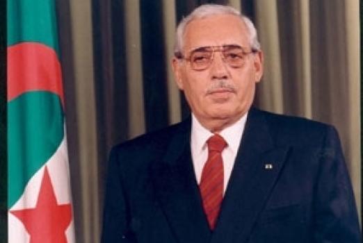 الجزائر.. وفاة الرئيس الأسبق علي كافي