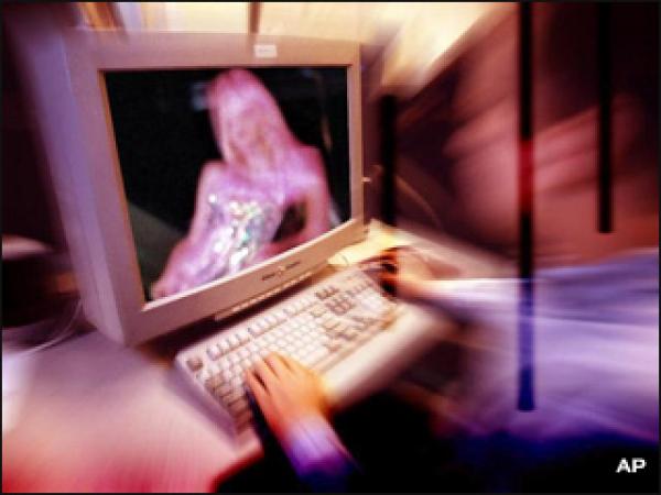 شبكة الجنس الإلكتروني في كازا.. الحبس لـ6 فتيات