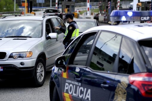 بتهمة سرقة وتزوير اللوحات المعدنية للسيارات.. اعتقال 3 مغاربة في إسبانيا