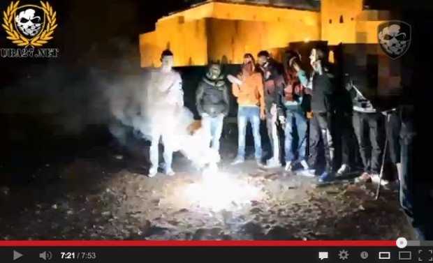 خطير جدا.. مقنعون يهددون جمهور الرجاء البيضاوي بالسكاكين (فيديو)