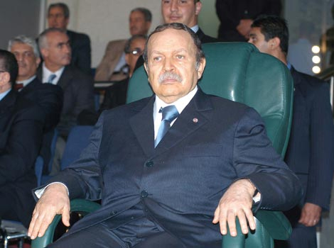 وزير الخارجية الجزائري: بوتفليقة بخير وسيعود قريبا