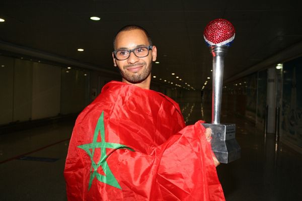محمد الريفي في المغرب.. وصل بالشورت والجائزة (صور)