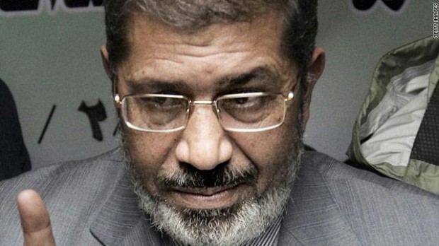 محمد مرسي: على القوات المسلحة سحب إنذارها