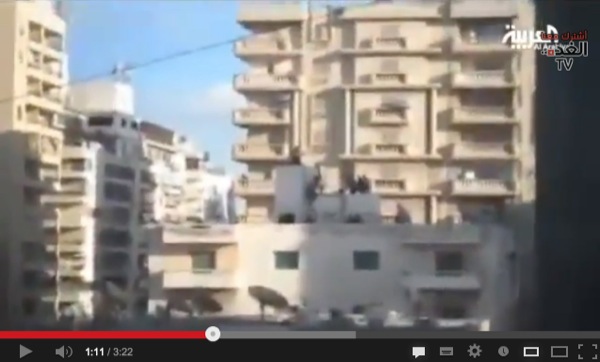 جريمة بشعة في مصر.. إلقاء 3 صبية من سطح بناية (فيديو)
