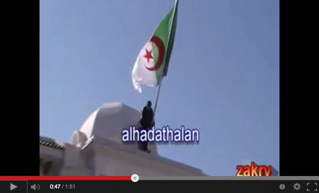 بالفيديو.. إنزال العلم الجزائري من مبنى السفارة