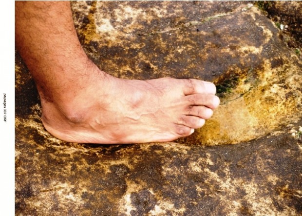 بعد آثار أقدام دينصورات.. اكتشاف آثار أقدام إنسان في أكادير (صور)