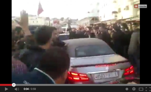 بالفيديو.. الملك وسط حشود المواطنين في طنجة