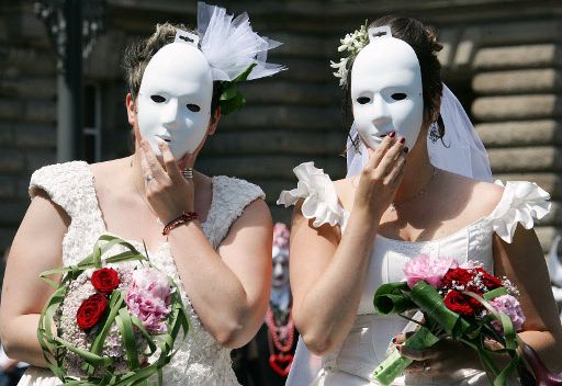 دْخول الصحة هادا.. فرنسيون يطالبون المغرب بإباحة زواج المثليين