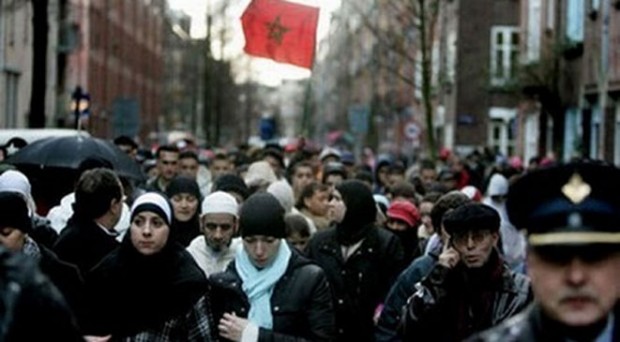 تقرير: المغرب يقدم 4 ملايين أورو لجاليته في فرنسا!!