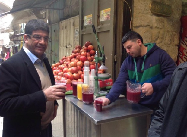 الباكوري.. عصير الرمان في القدس