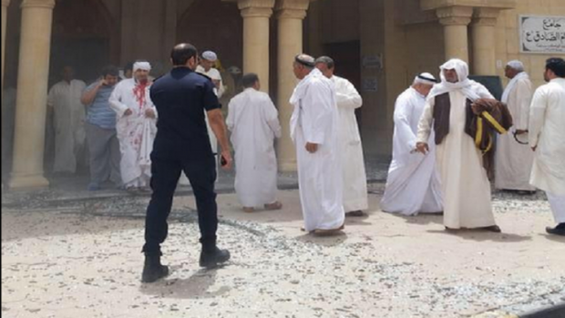 جمعة الإرهاب.. 13 قتيلا وعشرات الجرحى في تفجير مسجد في الكويت (صور)