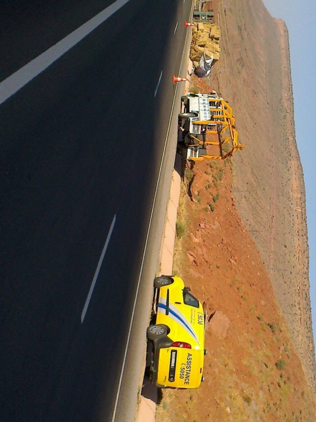 الطريق السيار أكادير مراكش.. قتيلان بسبب شاحنة تبن (صور)