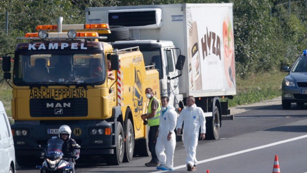 الشرطة النمساوية: 70 جثة في شاحنة تهريب اللاجئين