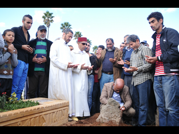 الدار البيضاء.. مباراة الوداد واتحاد طنجة “تقتل” عضو مجموعة تكدة (صور الجنازة)