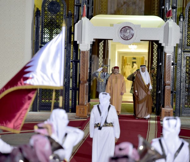 بالصور.. استقبال الملك في الدوحة