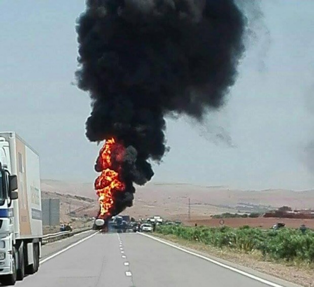 الطريق السيار بين كازا ومراكش.. حريق في شاحنة لنقل البنزين (صور)