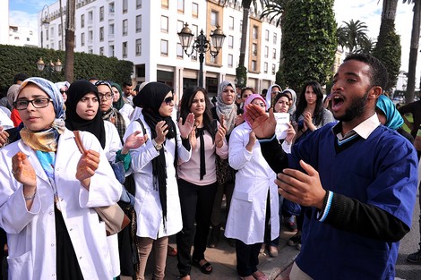 في يومهم العالمي.. ممرضون ينظمون مسيرة وطنية في الرباط