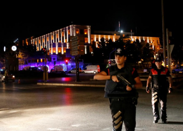 تركيا.. مقر البرلمان في أنقرة يتعرض للقصف