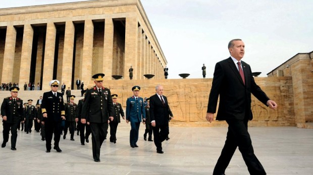 أردوغان: أنا القائد الأعلى للقوات المسلحة وسنرد على هذه المحاولة بحسم