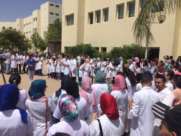 كازا/ الرباط/ وجدة/ فاس/ مراكش.. طلبة الطب العام وطب الأسنان يعودون إلى الاحتجاج (صور)