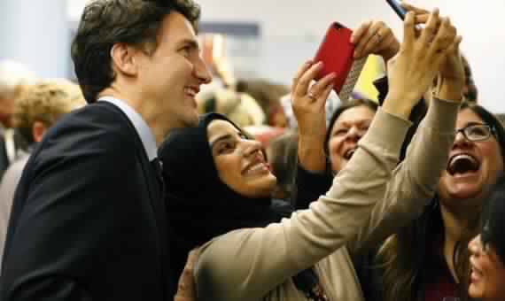 نقاش “البوركيني”.. رئيس الوزراء الكندي يساند المسلمات