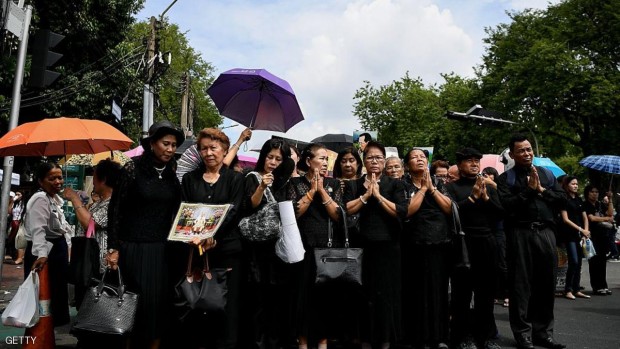 تايلاند.. حداد بعد وفاة الملك وتحذير من غلاء الملابس السوداء