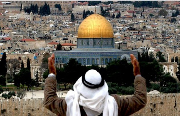 القدس.. كنائس ترفع الآذان تضامنا مع المسلمين