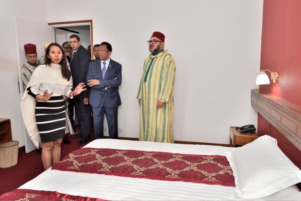 مدغشقر.. الملك يزور الفندق الذي أقام فيه محمد الخامس