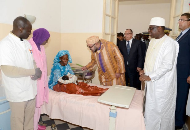 دكار.. الملك يقدم 1.6 طن أدوية إلى السنغال (صور)