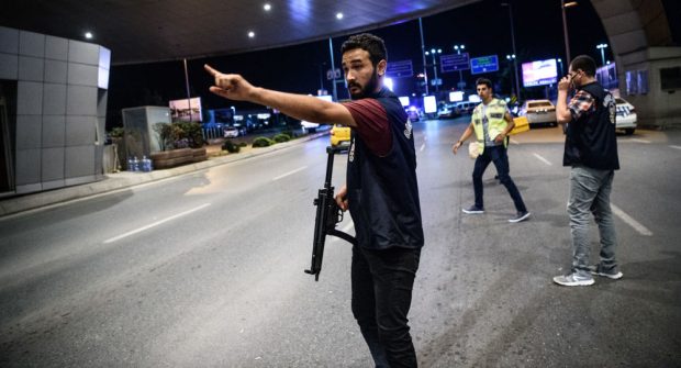 2017 بدات بالإرهاب.. إطلاق رصاص في ملهى ليلي في تركيا يسقط عشرات القتلى والجرحى