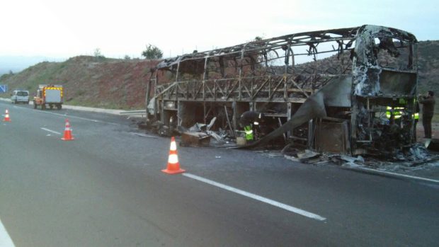شاهد عيان لـ كيفاش: حادثة أمسكرود نجمت عن اصطدام الحافلة بشاحنة بوتشار (صور)