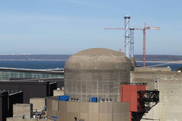 فرنسا.. 5 مصابين في انفجار محطة نووية