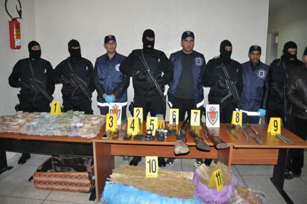 بالصور.. أسلحة وأموال ومخدرات عند عصابة مراكش