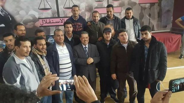 معركة باب العزيزية.. شباط يحاور المعتصمين داخل مقر الاستقلال (صور)