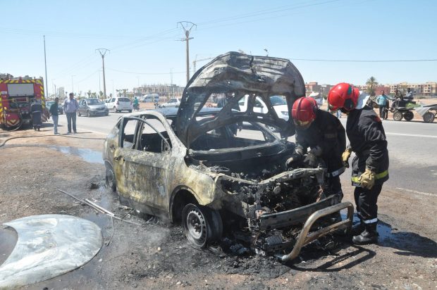 بالصور.. شارجور يحرق سيارة في مراكش
