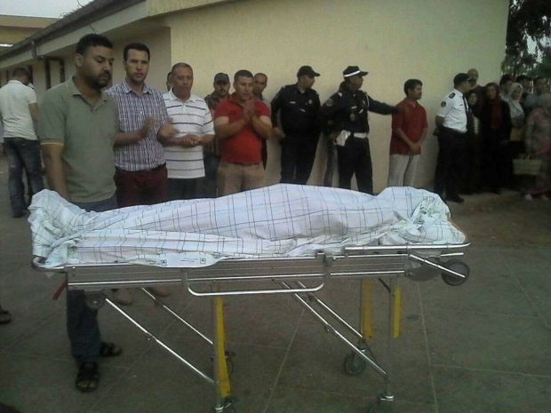 عين تاوجطات.. وفاة طفل تخرج السكان للاحتجاج ليلا (صور)