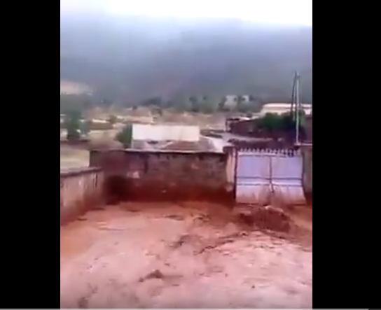 هاد الشي گاع ما شافو حصاد.. السيول تغرق مدرسة في أزيلال (فيديو)