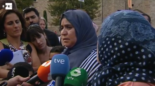 والدة المغربي الذي نفد هجوم برشلونة: ليس عليك أن تقتل الآخرين… الإسلام يدعو إلى السلم والحب ولا يدعو إلى قتل الناس (فيديو)