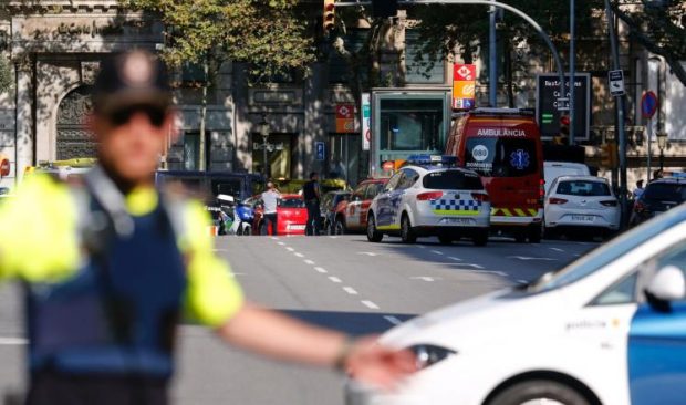 شرطة برشلونة تعلق على حادث دهس بسيارة: 13 قتيلا على الأقل