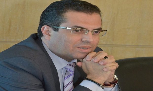 مدير في قناة ميدي 1 تيفي مهاجما الوزيرة الحقاوي: كيف تدافع عن تحرر المرأة وهي غير قادرة على التحرر من حجابها؟