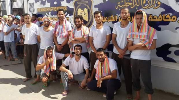بغاو يرجعو لبلادهم.. حرّاكة مغاربة دايرين إضراب عن الطعام فليبيا (صور وفيديو)