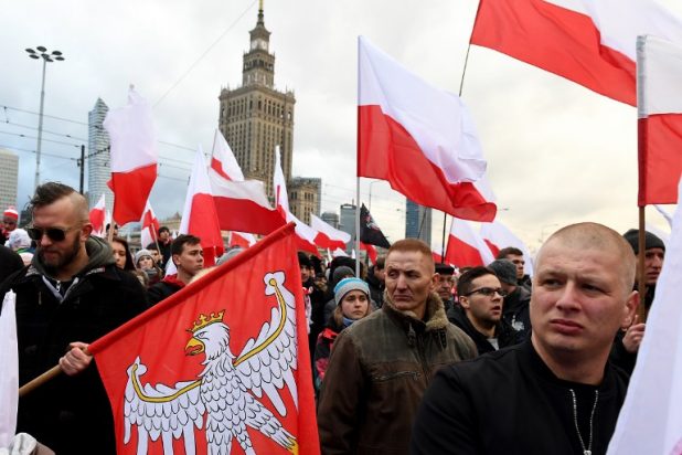 هذا هو التعايش والتسامح.. مظاهرة في بولندا تطالب بحرق المسلمين!
