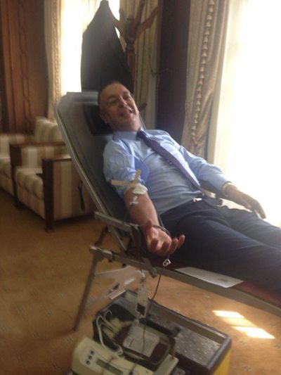 هادي نصيحة من وزير السياحة.. ديرو الرياضة وتبرعو بالدم (صور)