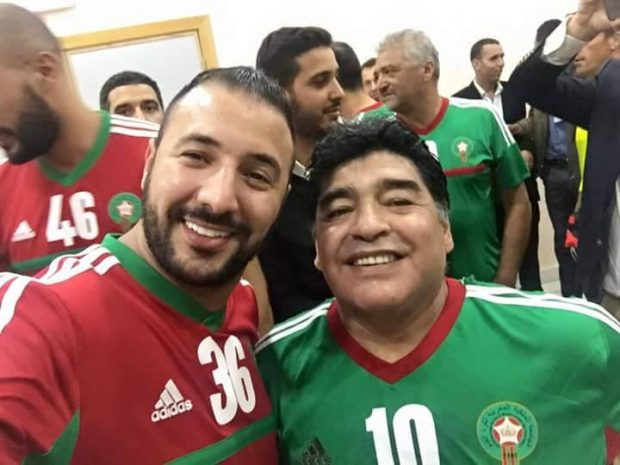 إيكو معلقا على “سيلفي” مع مارادونا: مرضنا الله يشافينا!!