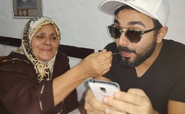 أحمد شوقي: مهما كبرت سأبقى طفلا في عين أمي