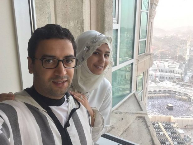 الله يقبل.. هدى سعد وزجها في العمرة