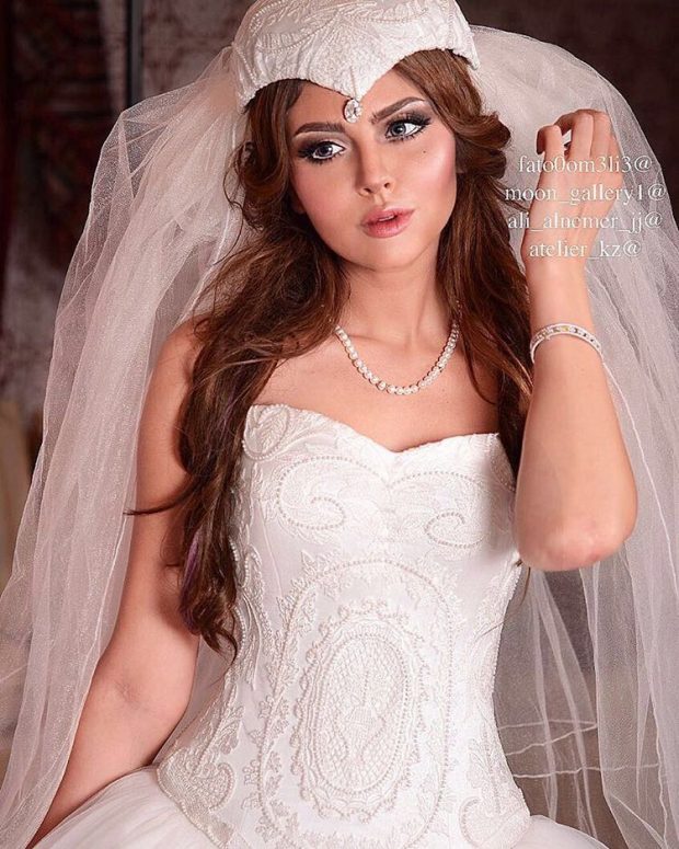 شهرا بعد انفصالها.. مريم حسين تثير الجدل بفستان زفاف
